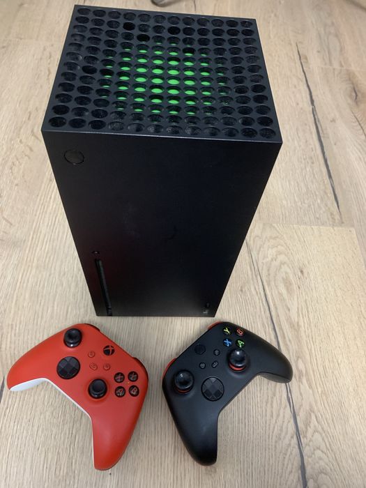 Xbox Series X 1Tb 2 геймпада
