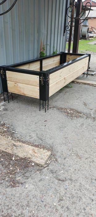 Горбничка на кладовище