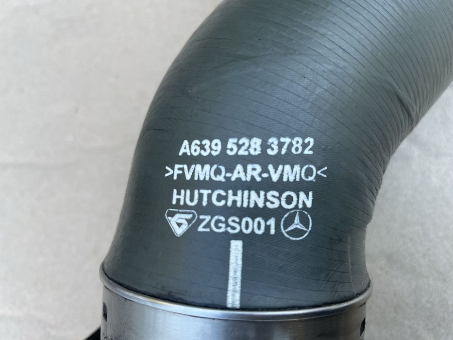 Патрубок интеркулера на VITO-VIANO W639