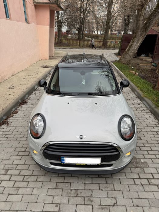 Mini Cooper one 4 doors 2017