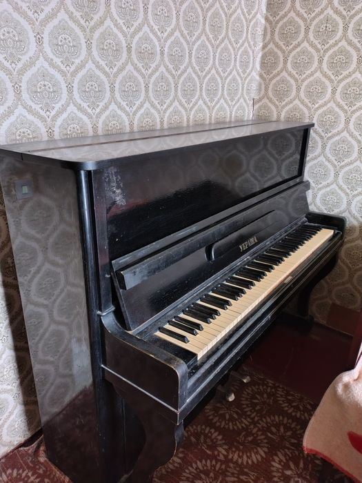 Пианино Україна   продам