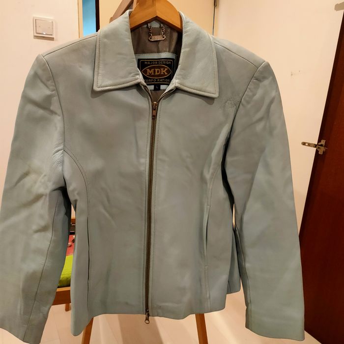 Casaca de pele azul claro