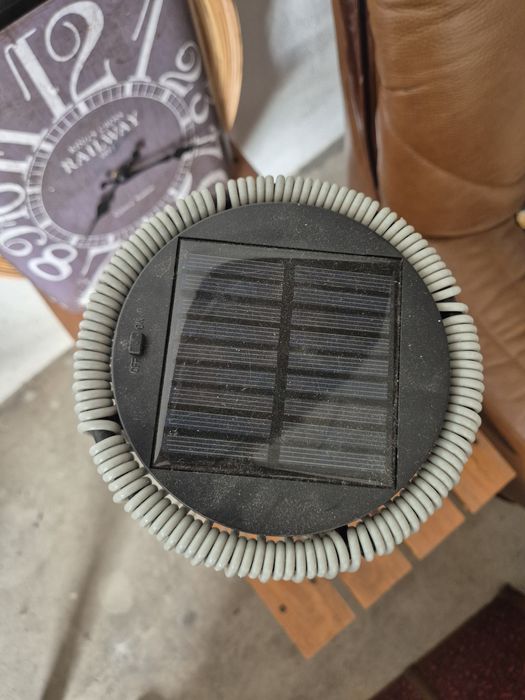 Candeeiro solar cinzento