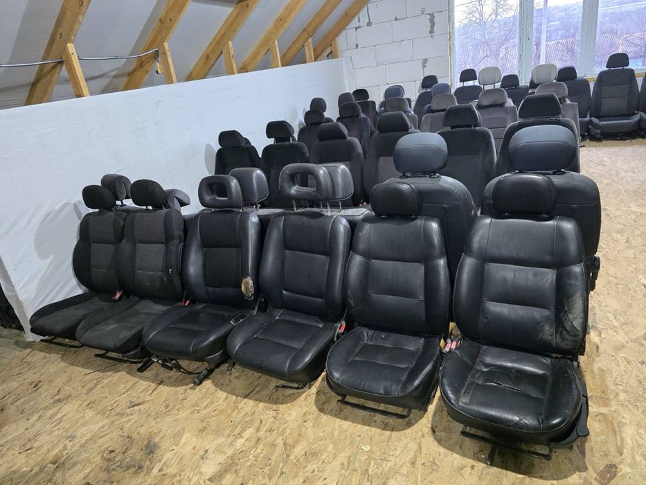 Сидіння ,крісла салону на авто