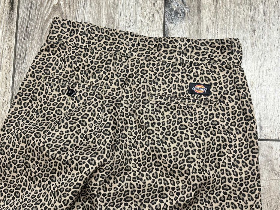Męskie spodnie Dickes w panterke  Silver Firs Leopard roz W29