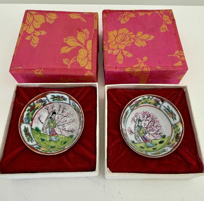 Par de taças chinesas em miniatura