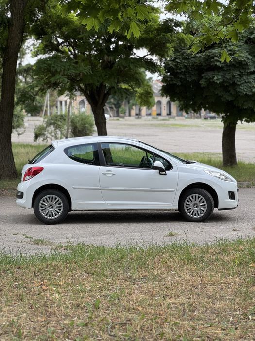 Peugeot 207 2011г.в