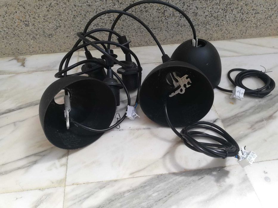 suporte preto  para luz