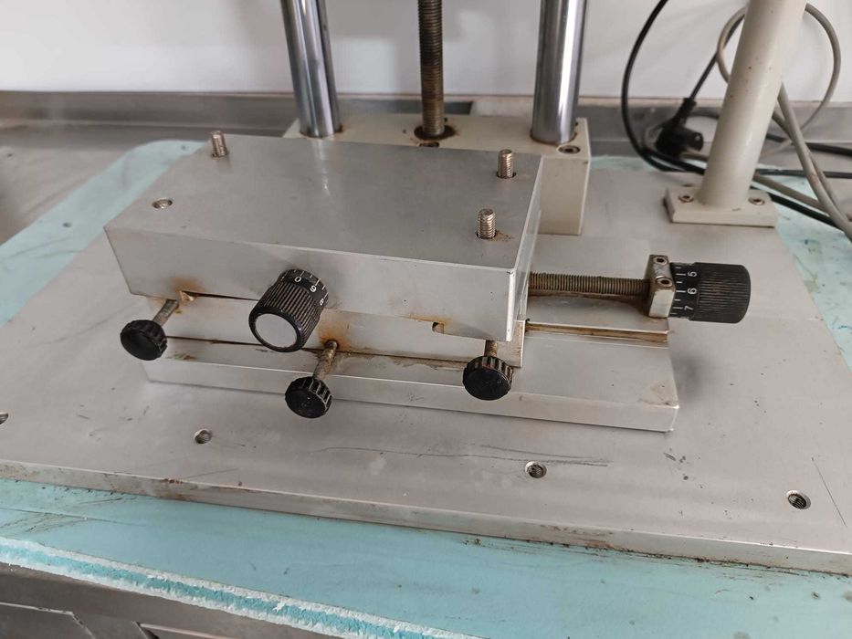 Máquina de Serigrafia de Planos Semi-Automática de Pequeno Formato