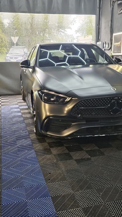 Detailing. Przyciemnianie szyb, polerowanie i pranie tapicerki