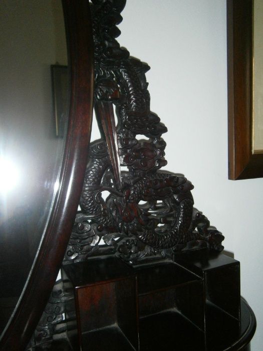 Toucador oriental com espelho e banco