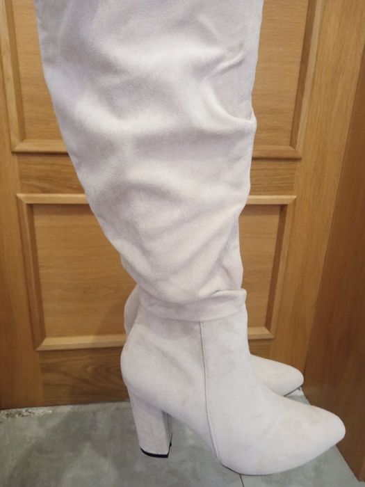 Beżowe kozaczki wiosenne 38