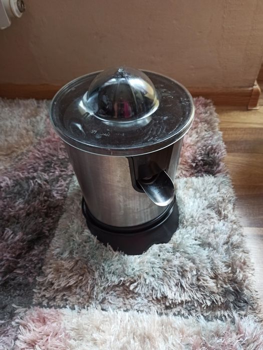 Sprzedam wyciskarkę do owoców