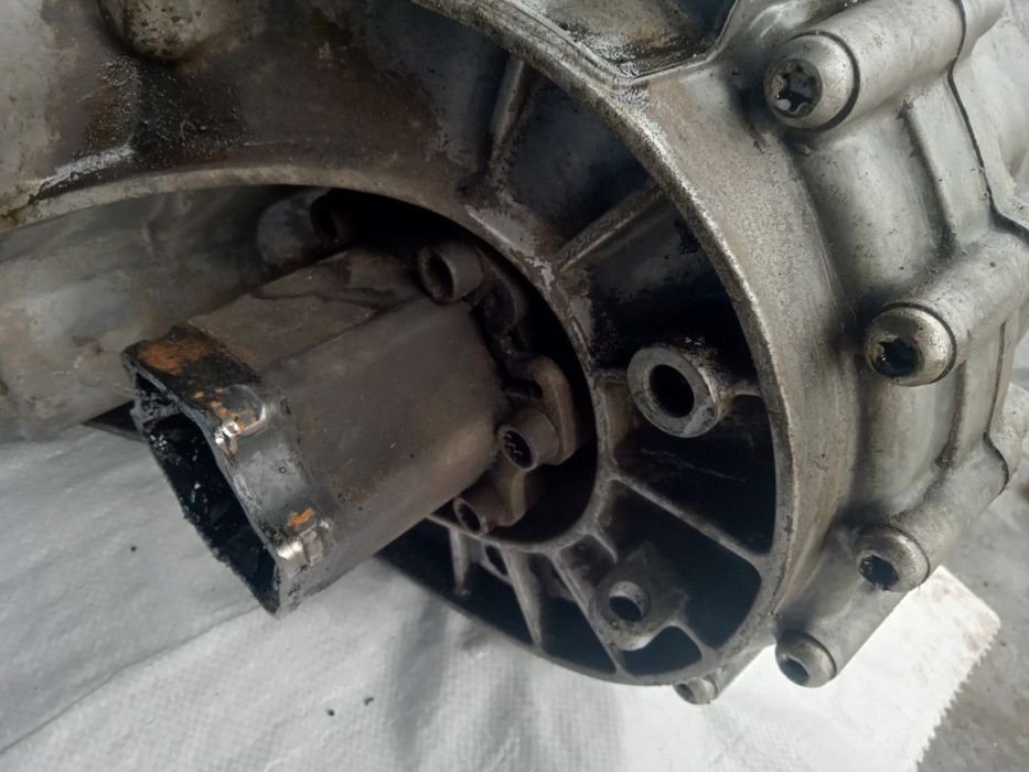 Коробка механика 6-ти ступка на Volkswagen Sharan