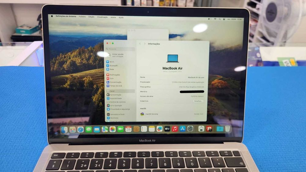 MacBook Air 13" 2020 | Intel Core i5 | 16GB RAM | 250GB SSD