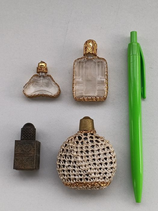 Coleção Mini Frascos Perfume Vintage – Perfume Bottles / Scent Bottles