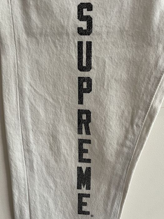 Supreme x Levi’s SS17 Washed Logo Jeans
