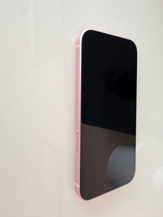 iPhone 15 różowy