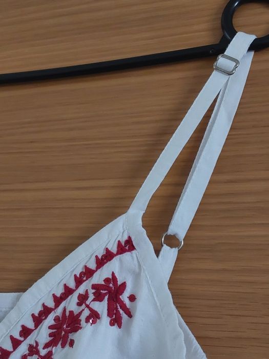 Top Branco Bordado Vermelho, M/L