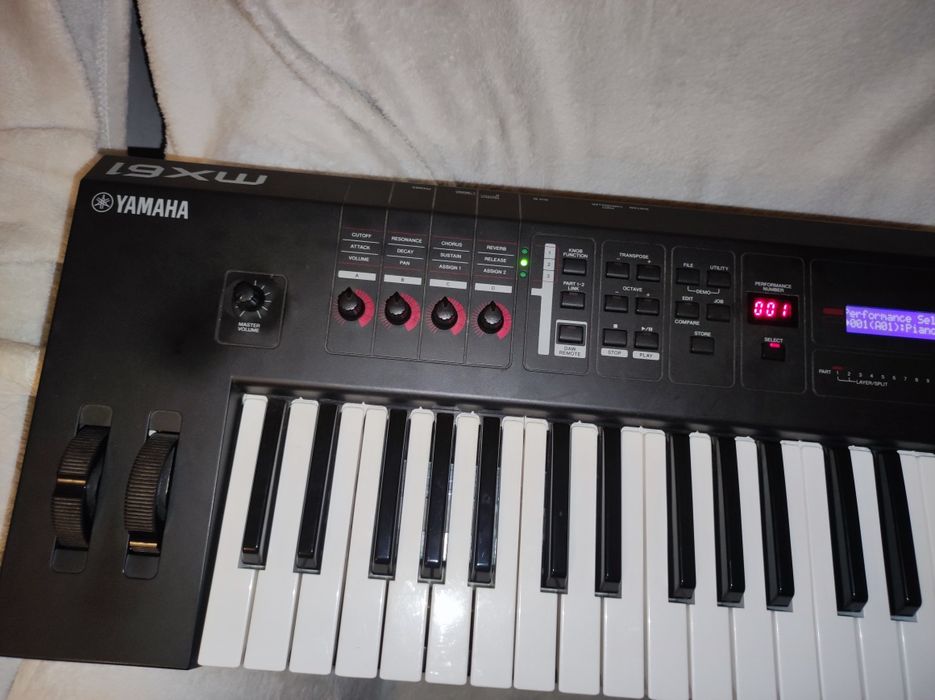 Syntezator Yamaha MX 61