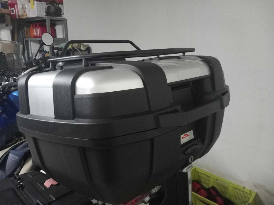 Top-Case Givi Trekker 52L + Base Givi SRA692