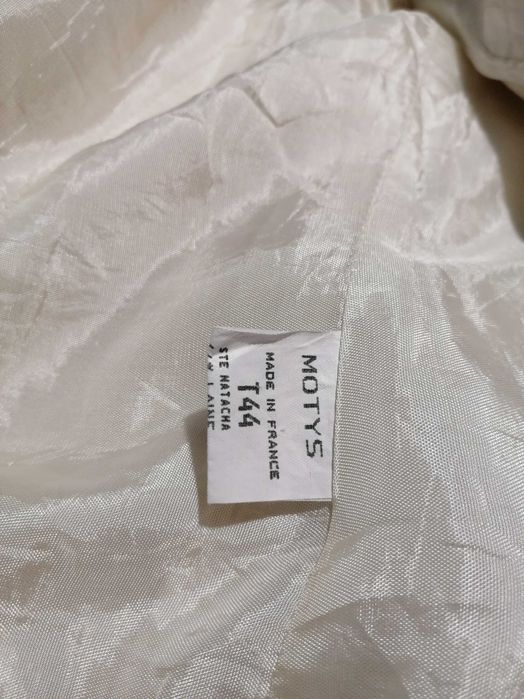 Casaco branco pérola, cintado, modelo francês, tamanho 44