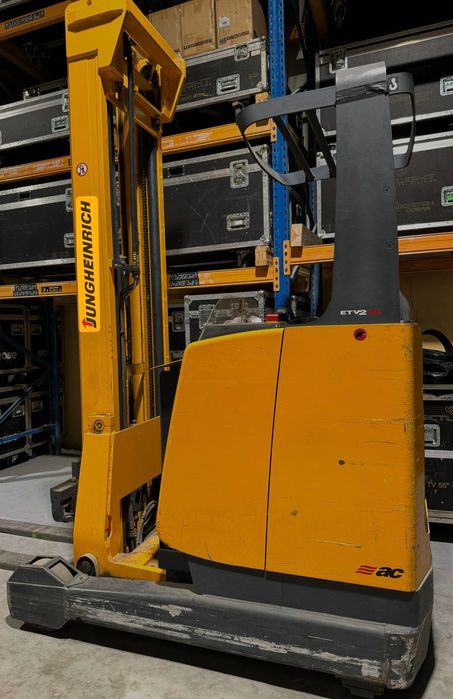 Wózek widłowy REACH Truck Jungheinrich