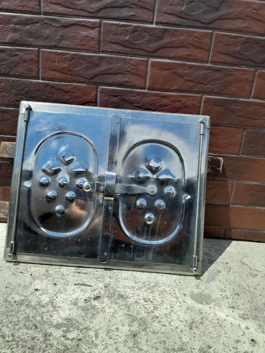 Продаються дверки з нержавійки тройка