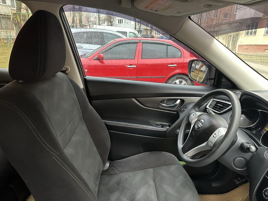 Nissan Rogue SV (7 місць)