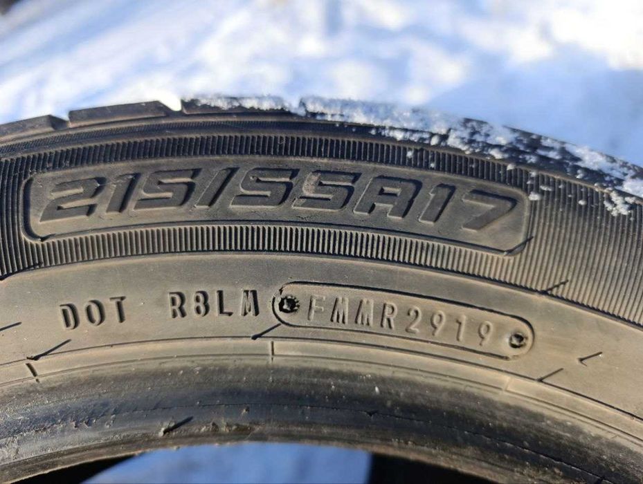Продам шини 215/55 R17