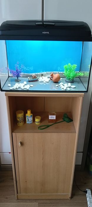 Sprzedam akwarium 60 l Aquael z szafką