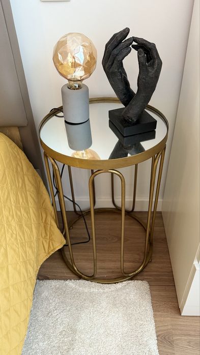 2 mesas de apoio / 2 mesinhas de cabeceira