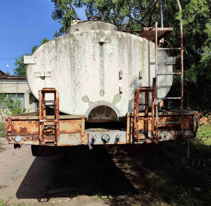 Полуприцеп цистерна 22.3 куб.м. (4 секции по 5.55 ) 3 оси продам