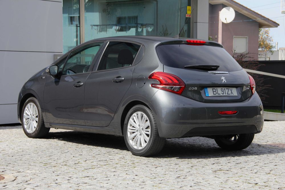 Peugeot 208 1.2 PureTech Style - desde 89€/mês