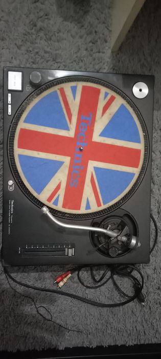 Vende-se gira discos