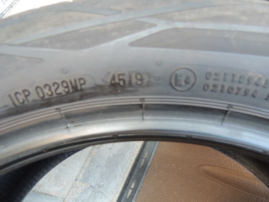 Opony -Premium Continental-  -215/50/18 -