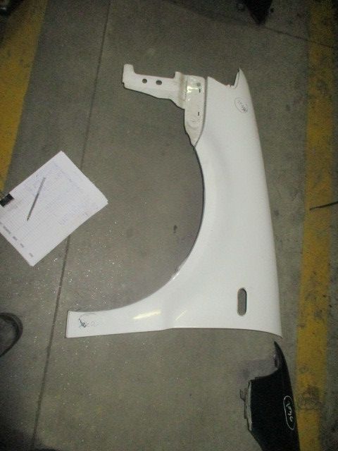 Guarda-lamas esquerdo VOLKSWAGEN Polo (6N)
