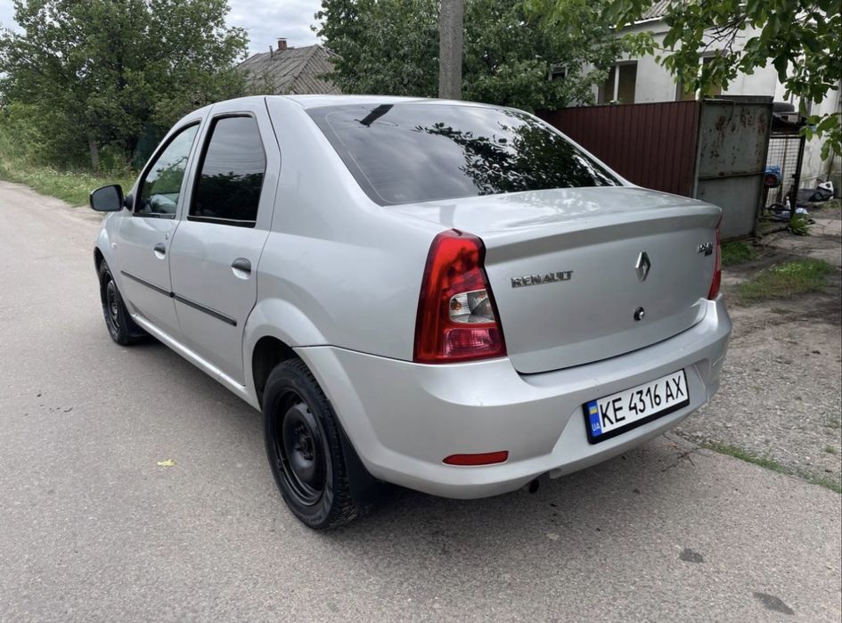 Renault Logan 2012 год  1.5 дизкль