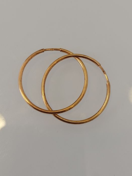 Argolas douradas em prata