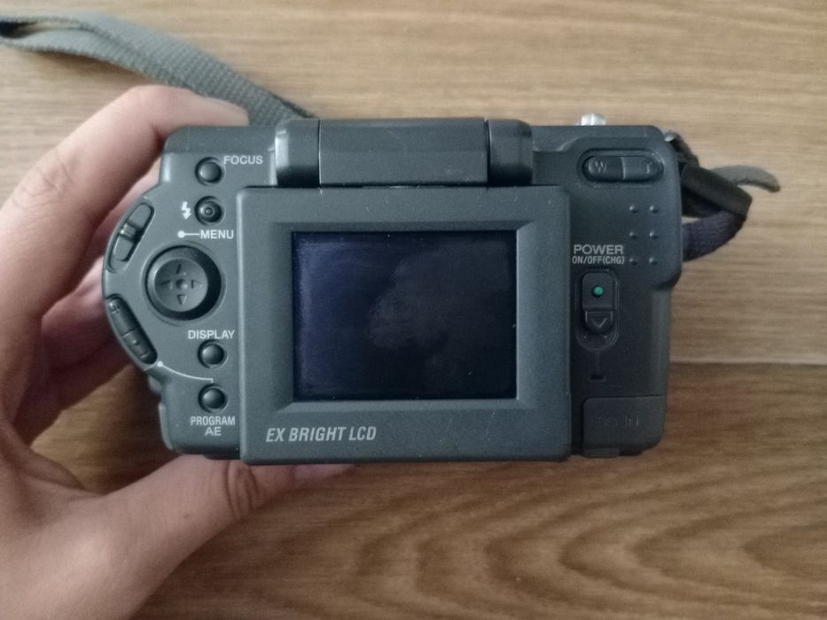 вінтажна цифрова камера Sony Cyber-shot DSC-S30