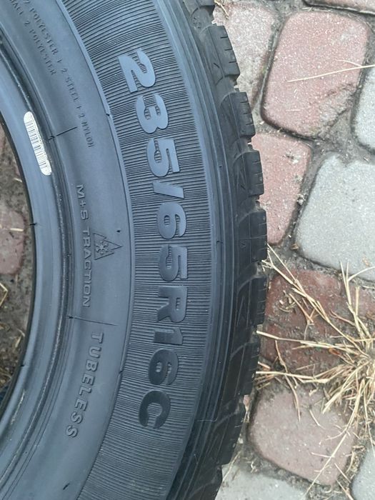 Пара зимних/всесезонных шин Petlas Full Grip PT935 235/65 R16C