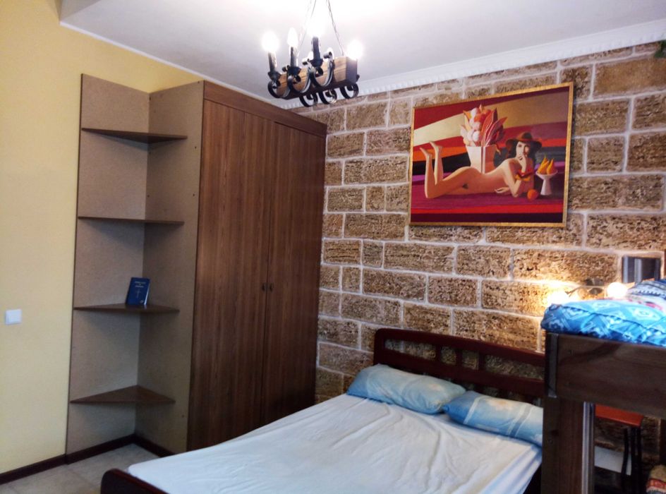 Сдам домик(ЗДАМ будиночок) с местом для автомобиля во дворе