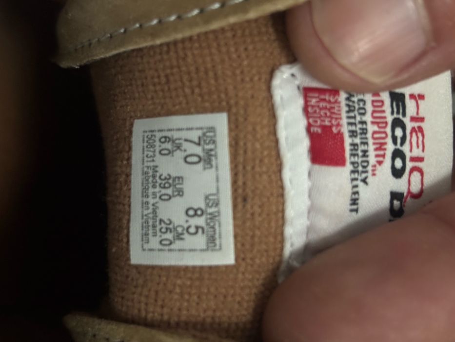 Vendo teni bota marca (vans)pouco uso numero 39