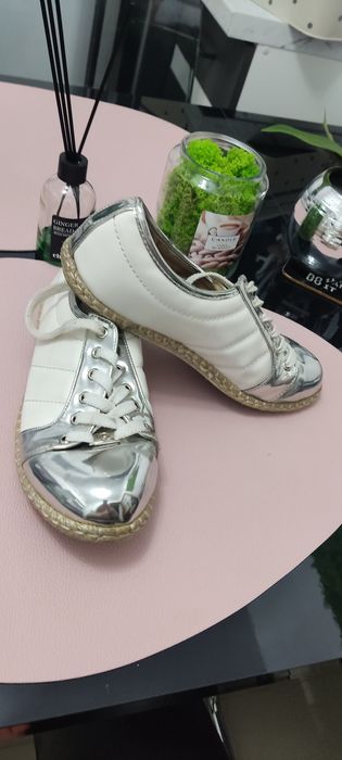 Espadryle biało -srebrne sznurowane