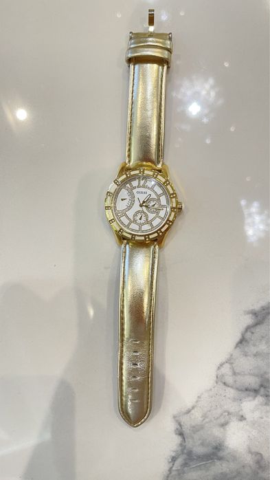 Часы женские Guess . Оригинал