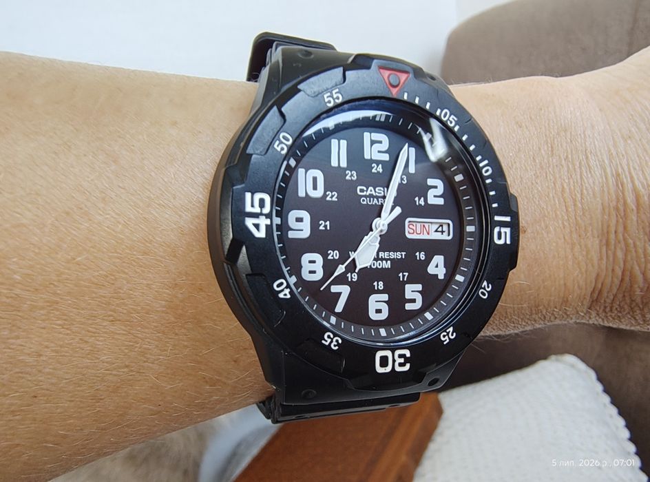 Спортивні чоловічій годинник Casio.