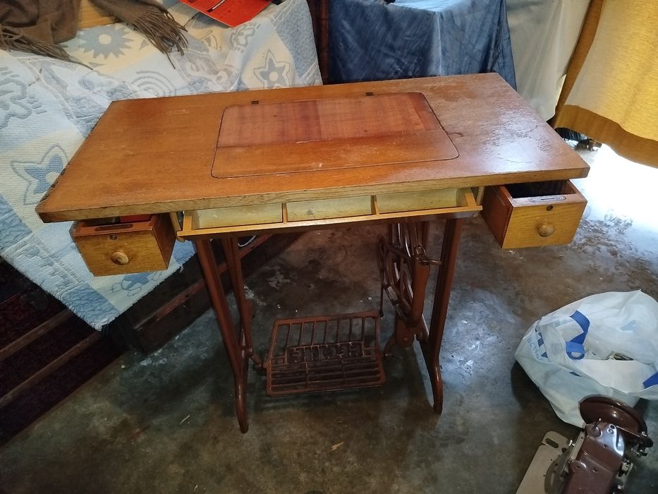 Máquina de costura, ler descrição