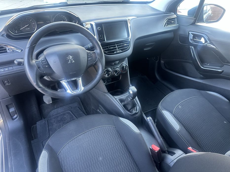 Peugeot 208 2015
