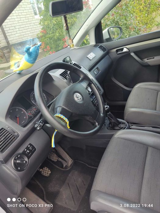 Продам машину Volksvagen Touran