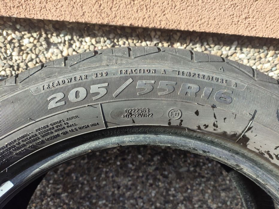 Продам два комплекти шин